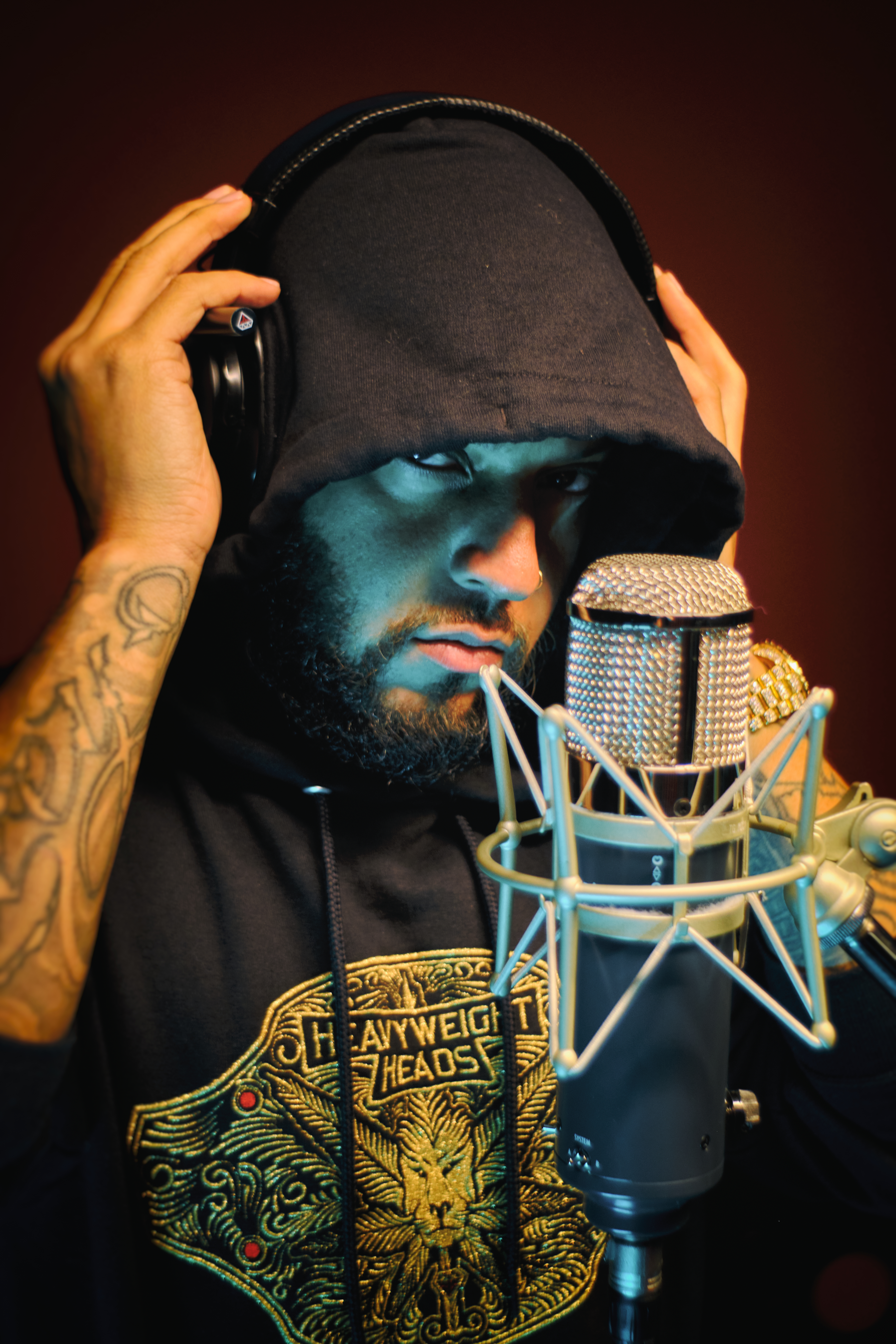 Heavyweight Heads artist in studio